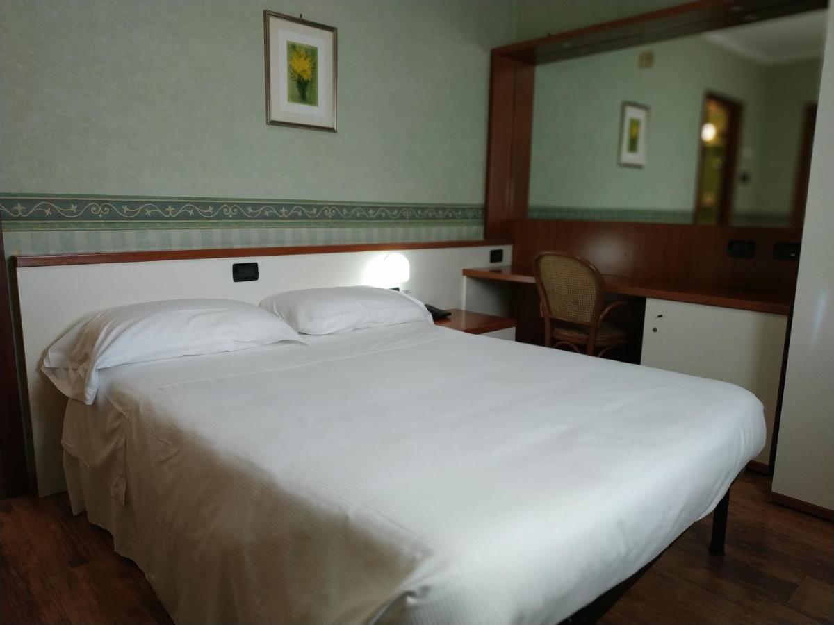 Hotel Aurora Wellness & Spa Tivoli Terme Exterior photo